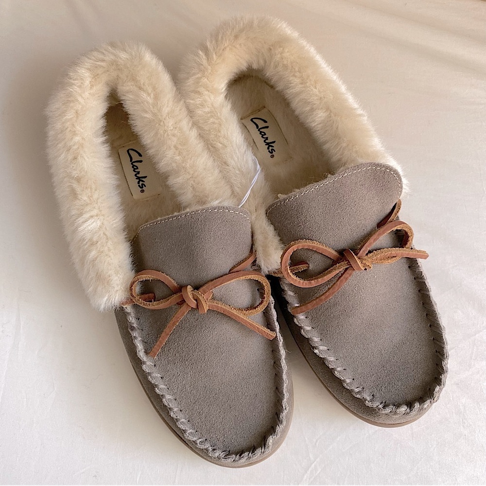 CLARKS SUEDE FAUX FUR MOCCASIN SLIPPERS INDOOR OUTDOOR SLIP ON NEUTRAL Gray 9